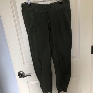 🐝Kendall & Kylie Green Joggers